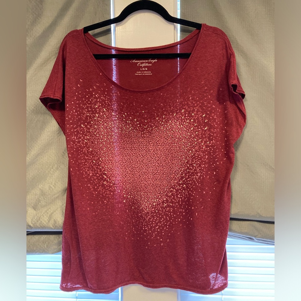 American Eagle Maroon Cap Sleeve Top w/Heart on Front, Size Large